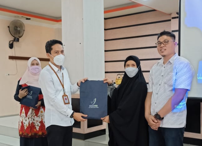 Dinas kesehatan kabupaten Luwu Timur pada kegiatan bimtek bagi Pengelola Sarana Pelayanan Kefarmasian, di di Aula Hotel Sikumbang, Tomoni, Sabtu (26/6/21). 