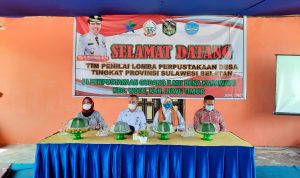 IMG-20210626-WA0003 Anggota DPRD Luwu Timur Heryanti Harun Bersama Bupati Budiman pada kegiatan penilaian Lomba Perpustakaan Desa Tingkat Provinsi Sulawesi Selatan, di desa Kanawatu, kecamatan Wotu, Sabtu (26/6/21).
