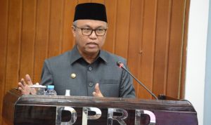 Bupati Budiman dalam menyampaikan pandangan umum hasil laporan pertanggung jawaban, diruang sidang paripurna DPRD Luwu timur, Rabu, (30/6/21).