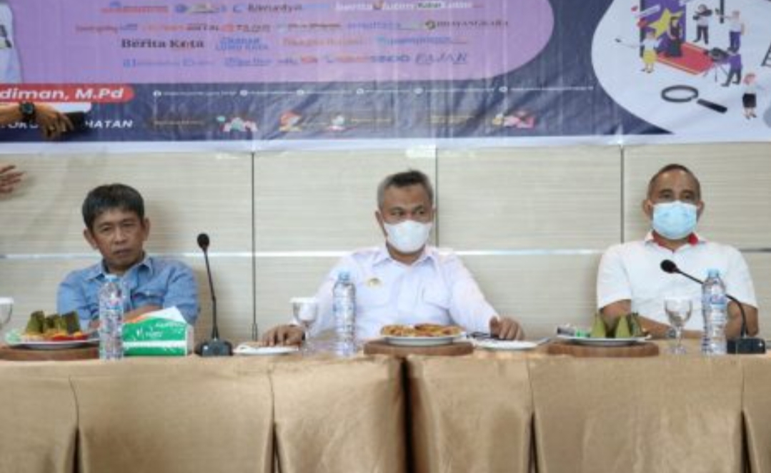 Anggota DPRD Luwu Timur, Mahading, Bupati Luwu Timur Budiman, Kadis Kominfo Masdin (foto: Luwuraya.com)
