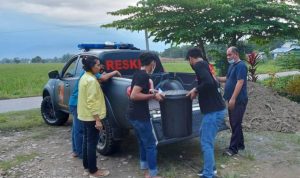 Personil Gabungan Polres Lutim menyita miras jenis ballo, Wotu, Senin ( 28/6/21). Foto : Tekape.co