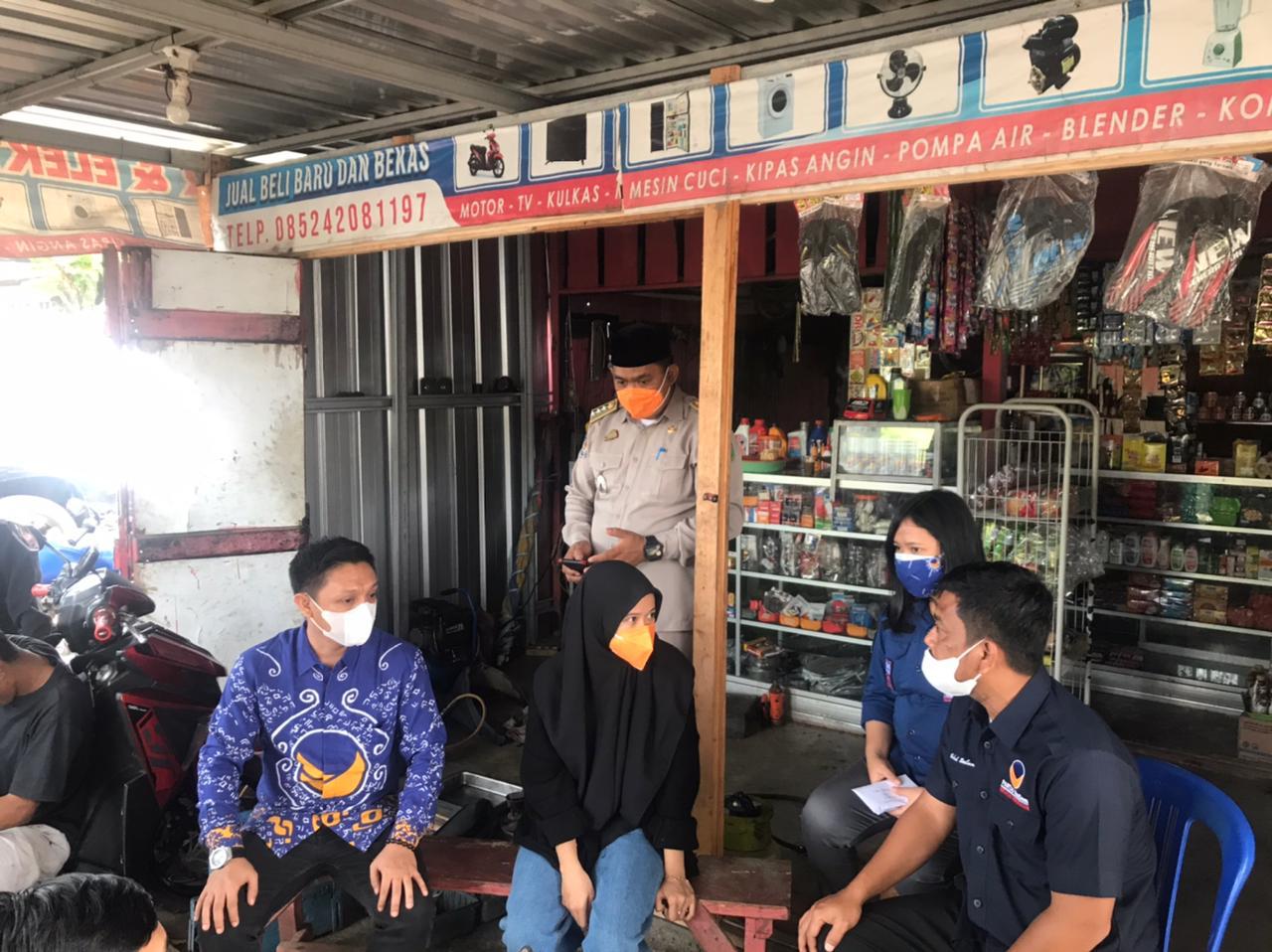 Pengurus Partai Nasdem Temui gadis Viral Penambal ban, Palopo.