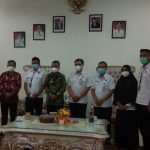 BNN provinsi Sulawesi Selatan foto bersama dengan Bupati Luwu Timur, H Budiman, di Rujab bupati Luwu timur, Kamis (21/10/21).