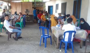 Kegiatan Vaksinasi Massal di Rumah Warga Dusun Saluborro, Desa Bawalipu, Kecamatan Wotu, kabupaten Luwu Timur, Jum'at (17/12/21). Foto js