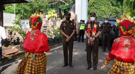 Penyambutan Rombongan Kejati Sulsel dalam Kunjungan Kerja di Luwu Timur.