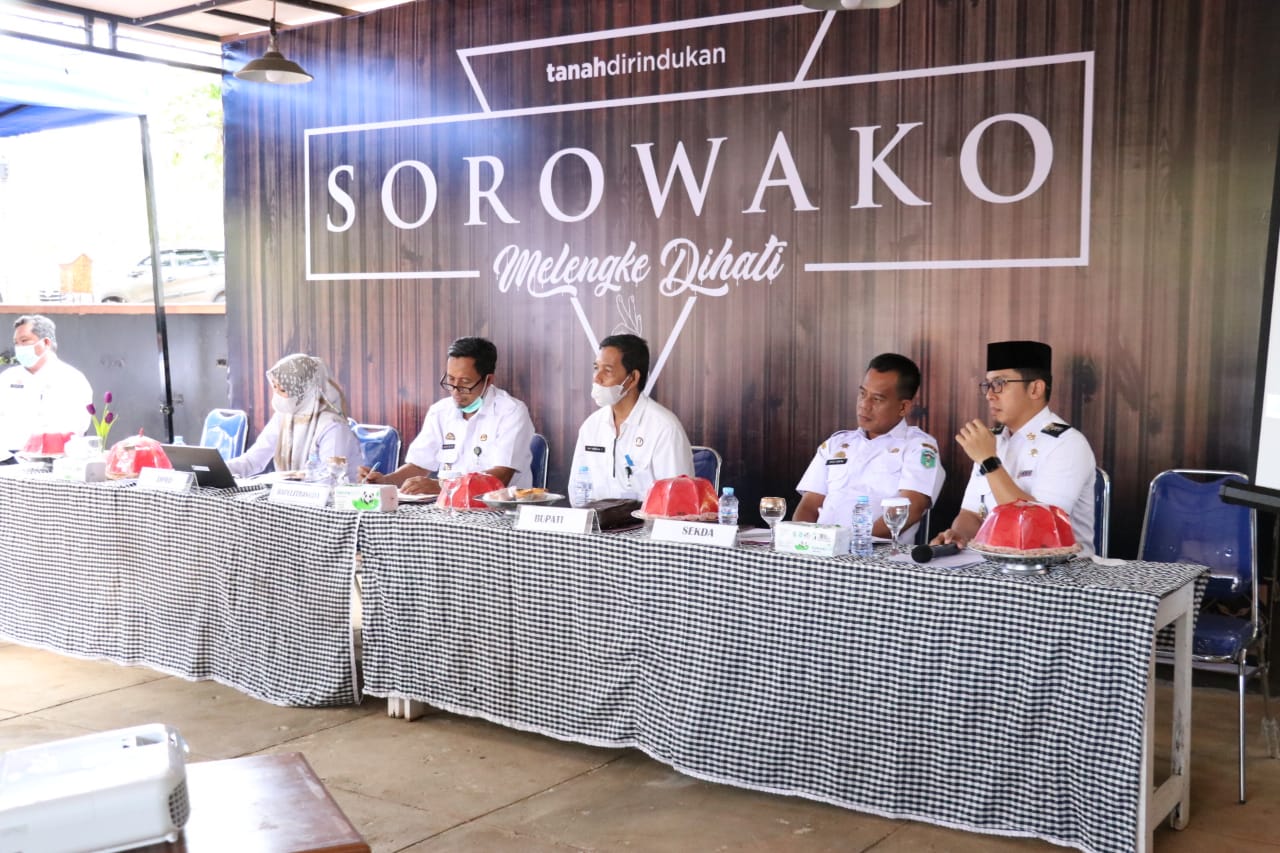 Bersama sejumlah OPD Luwu Timur dipimpin Staf Ahli Pembangunan, Rapiuddin Tahir membuka Musrenbang tingkat Kecamatan Nuha yang diselenggarakan di halaman Kantor Desa Sorowako, Rabu (09/02/22).