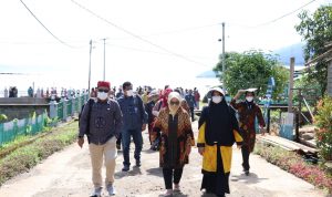 Asisten Pemerintahan dan Kesejahteraan Rakyat (Kesra), Aini Endis Anrika melakukan kunjungan kerja di Desa Matano, Kecamatan Nuha, Kamis (10/02/2022).