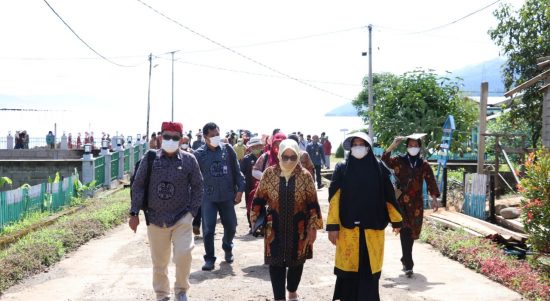 Asisten Pemerintahan dan Kesejahteraan Rakyat (Kesra), Aini Endis Anrika melakukan kunjungan kerja di Desa Matano, Kecamatan Nuha, Kamis (10/02/2022).