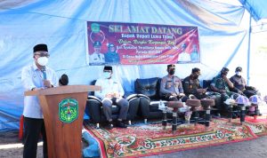 Bupati Luwu Timur, H. Budiman melakukan kunjungan kerja (kunker) sekaligus menghadiri acara syukuran atas terpilihnya kembali Padaro sebagai Kepala Desa Nuha, Kecamatan Nuha (11/02/2022).