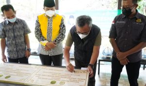 Bupati Luwu Timur, H. Budiman meresmikan Rumah Mess Kejaksaan Negeri Luwu Timur dan Rumah Jabatan Ketua Pengadilan Negeri (PN) Malili di Baruga Landmark Luwu Timur, Minggu (13/02/2022), yang ditandai dengan penandatanganan prasasti.