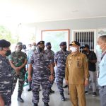 Rombongan DANLANTAMAL VI disambut Bupati Luwu Timur, H. Budiman bersama Managemen PT. Vale, Endra Kusuma beserta jajaran di Bandara Sorowako, Kecamatan Nuha, Senin (14/02/2022).