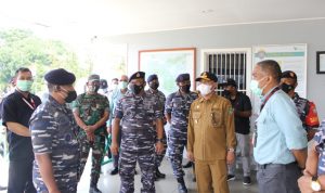 Rombongan DANLANTAMAL VI disambut Bupati Luwu Timur, H. Budiman bersama Managemen PT. Vale, Endra Kusuma beserta jajaran di Bandara Sorowako, Kecamatan Nuha, Senin (14/02/2022).