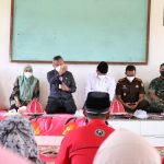 Bupati Luwu Timur, H. Budiman bersama unsur Forkopimda, Ketua TP PKK Lutim, Hj. Sufriaty, Sekda, H. Bahri Suli, para Asisten dan Staf Ahli, para Kepala OPD, dan Camat Towuti, Saenal, menyempatkan mengunjungi SMPN 3 Towuti yang berada di Desa Libukan Mandiri, Kecamatan Towuti, Jumat (18/02/2022).