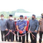 Kepala Dinas Perdagangan, Koperasi, Usaha Kecil dan Menengah (Disdakop-UKM), Senfry Oktavianus, mewakili Bupati Luwu Timur, didampingi Ketua DPRD Lutim, Aripin, Kapolres Lutim, AKBP Silvester Mangombo Marusaha Simamora, meresmikan Pabrik Kelapa Sawit PT. Teguh Wira Pratama yang ditandai dengan pengguntingan pita di Pabrik PT. Teguh Wira Pratama Desa Watangpanua, Kecamatan Angkona, Minggu (20/02/2022).