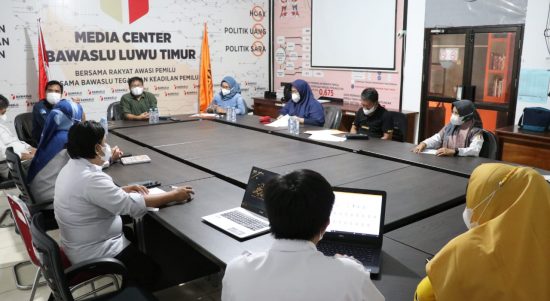 Badan Pengawas Pemilu (Bawaslu) Kabupaten Luwu Timur menggelar rapat pengelolaan PPID dengan menghadirkan Dinas Kominfo-SP selaku PPID utama Pemkab. Luwu Timur, yang berlangsung di media center Bawaslu Luwu Timur, Rabu (23/02/2022)