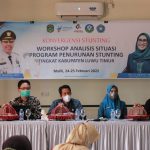 Dinas Kesehatan bekerjasama dengan Tim Percepatan Penurunan Stunting Lutim menggelar Workshop Analisis Situasi Perugram Penurunan Stunting Tingkat Kabupaten Luwu Timur, di Aula Hotel I Lagaligo, Malili, Kamis (24/02/2022).