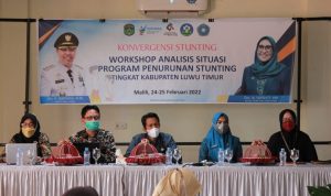 Dinas Kesehatan bekerjasama dengan Tim Percepatan Penurunan Stunting Lutim menggelar Workshop Analisis Situasi Perugram Penurunan Stunting Tingkat Kabupaten Luwu Timur, di Aula Hotel I Lagaligo, Malili, Kamis (24/02/2022).