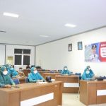 TP PKK Kabupaten Luwu Timur ikuti Kajian Islami dengan bertemakan “Tetap Tenang Hadapi Gelombang Ketiga Covid-19”, secara virtual di Ruang Media Center Diskominfo-SP, Kamis (24/02/2022).