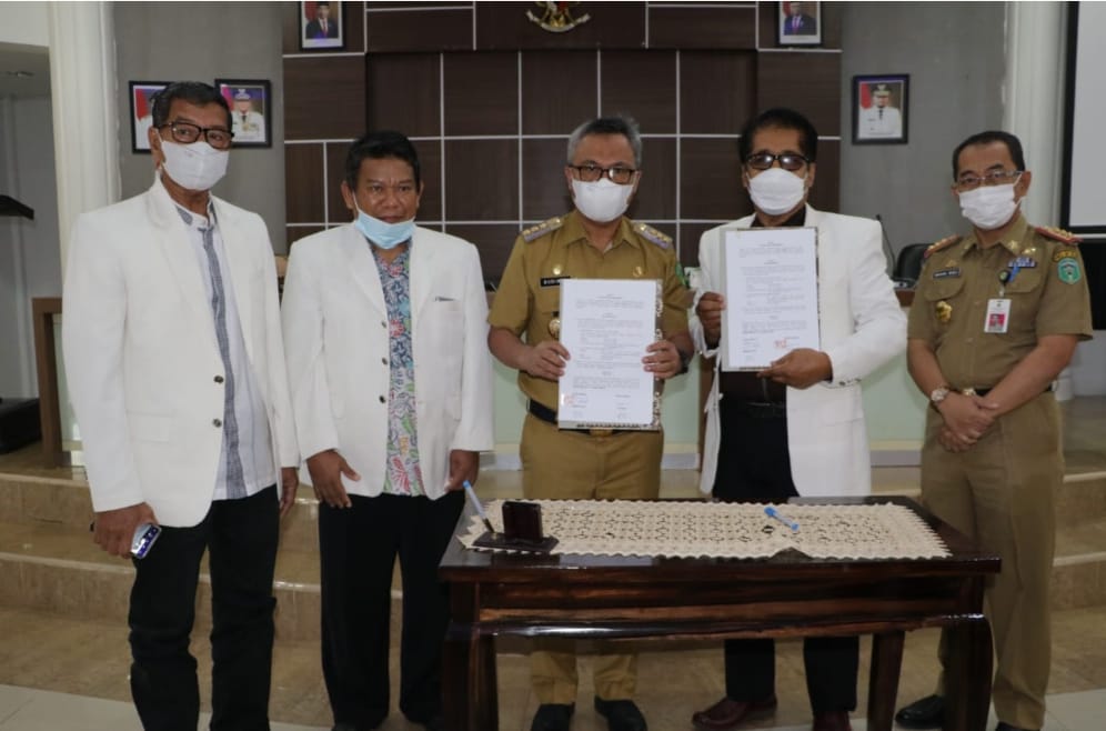 Bupati Luwu Timur melakukan penandatangan MoU Bersama perguruan tinggi Unanda guna membuka kelas pengembangan di Kabupaten luwu timur.