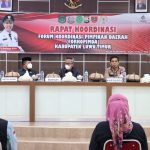 Bupati Luwu Timur, H. Budiman saat menggelar rapat koordinasi dengan Forum Koordinasi Pimpinan Daerah (Forkopimda) dan sejumlah pihak terkait, di Aula Rumah Jabatan Bupati, Puncak Indah Malili, Jum'at (04/03/2022).