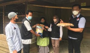 Sebanyak 20 Paket langsung di salurkan di Desa Pongkeru, Kecamatan Malili, Jumat (04/03/2022).