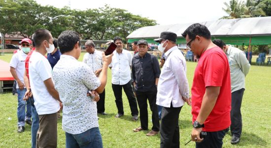 Wakil Ketua I DPRD, M.Siddiq bersama Bupati Luwu timur dan panitia lokal MTQ IX Pada peninjauan persiapan MTQ IX di Kecamatan Wotu.