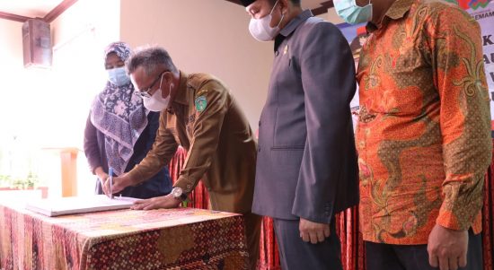 Asesmen kandidat manajemen sebanyak 36 jabatan bekerjasama dengan Tim Independen dari Macca Indonesia Fondation (MIND) yang berlangsung di Hotel I Lagaligo, Puncak Indah, Kecamatan Malili, Senin (07/03/2022).