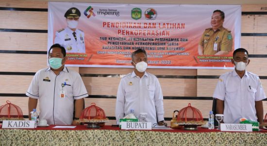 Bupati Luwu Timur, H. Budiman membuka kegiatan Pelatihan Perkoperasian dalam menyusun pelaporan keuangan yang diselenggarakan Dinas Perdagangan, Koperasi, Usaha Kecil Menengah dan Perindustrian (Disdagkoprinum) Kabupaten Luwu Timur di Hotel Sikumbang, Kecamatan Tomoni, Rabu (09/03/2022).