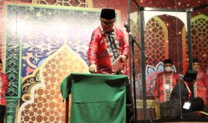 Bupati Luwu Timur, H. Budiman membuka MTQ IX ditandai dengan penekanan tombol sirine, yang dipusatkan di Lapangan Sepakbola Gaswo, Kecamatan Wotu,Rabu (09/03/2022) malam.