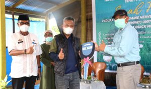 Bupati Luwu Timur menghadiri penyerahan alat pertanian berupa Combine Harvester (mesin panen padi) dan Hand Tractor yang diberikan oleh PT. Vale Indonesia,Tbk. kepada warga Desa Parumpanai, Desa Kawata dan Desa Nuha yang merupakan Kawasan Peternakan, Pertanian dan Olahan hasil Hutan yang merupakan binaan PKPM PT. Vale. Penyerahan tersebut berlangsung di Kantor Desa Kawata, Kecamatan Wasuponda, Jumat (11/03/2022).