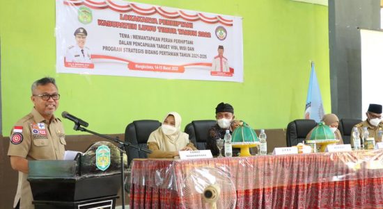 Bupati Luwu Timur, H. Budiman membuka acara Lokakarya Perhimpunan Penyuluh Pertanian Indonesia (Perhiptani) Kabupaten Luwu Timur Tahun 2022 yang dipusatkan di Gedung Serbaguna Kecamatan Mangkutana, Selasa (15/03/2022).