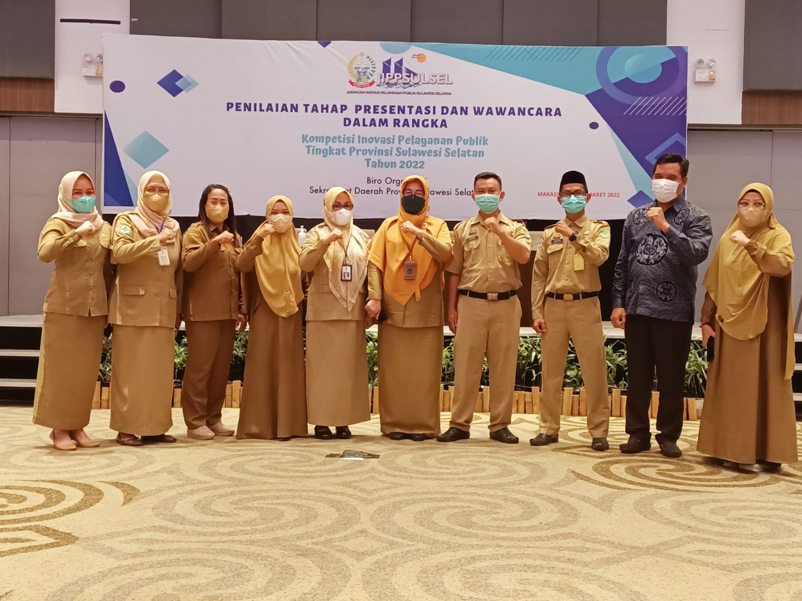 Tiga orang inovator dari Kabupaten Luwu Timur mempresentasikan inovasi pelayanan publik di hadapan tim penilai kompetisi inovasi pelayanan publik (KIPP) Tingkat Provinsi Sulawesi Selatan melalui Jaringan Inovasi Pelayanan Publik (JIPP), bertempat di Hotel Four Point Makassar, Selasa (15/03/2022).