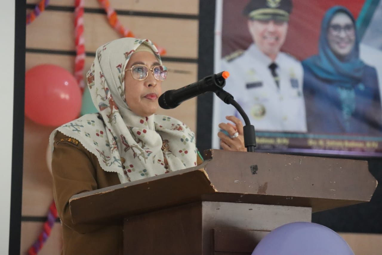 Bunda Forum Anak Kabupaten Luwu Timur (Lutim), Hj. Sufriaty menghadiri sekaligus membuka Kongres Anak dalam rangka Pemilihan Duta Anak Kabupaten Lutim Tahun 2022, yang diselenggarakan oleh Dinas Sosial, Pemberdayaan Perempuan dan Perlindungan Anak (Dinsos P3A), di Aula Disdikbud, Selasa (15/03/2022).