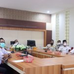 Sekretaris Daerah (Sekda) Kabupaten Luwu Timur (Lutim), H. Bahri Suli didampingi sejumlah Kepala Organisasi Perangkat Daerah (OPD) lingkup Pemerintah Kabupaten Lutim mengikuti Launching Berorientasi Pelayanan Akuntabel Kompeten Harmonis Loyal Adaptif Kolaboratif (berAKHLAK) dan Employer Branding ASN “Bangga Melayani Bangsa” secara virtual, di Ruang Rapat Pimpinan Kantor Bupati Lutim, Rabu (16/03/2022).