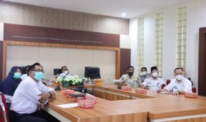 Sekretaris Daerah (Sekda) Kabupaten Luwu Timur (Lutim), H. Bahri Suli didampingi sejumlah Kepala Organisasi Perangkat Daerah (OPD) lingkup Pemerintah Kabupaten Lutim mengikuti Launching Berorientasi Pelayanan Akuntabel Kompeten Harmonis Loyal Adaptif Kolaboratif (berAKHLAK) dan Employer Branding ASN “Bangga Melayani Bangsa” secara virtual, di Ruang Rapat Pimpinan Kantor Bupati Lutim, Rabu (16/03/2022).