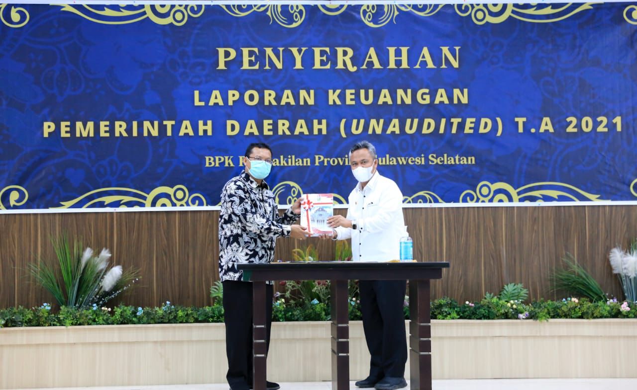 Bupati Luwu Timur (Lutim), H. Budiman menyerahkan Laporan Keuangan Pemerintah Daerah (UNAUDITED) T.A. 2021 kepada Badan Pemeriksa Keuangan (BPK) RI Perwakilan Provinsi Sulawesi Selatan (Sulsel), bertempat di Auditorium BPK RI Perwakilan Provinsi Sulsel, Makassar, Jumat (18//03/2022).