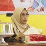 Hj. Sufriaty Budiman yang juga Pembina Kabupaten Layak Anak Kabupaten Luwu Timur memimpin langsung rapat evaluasi Kabupaten Layak Anak (KLA) di Aula kantor Dinas Sosial Pemberdayaan Perempuan dan Perlindungan Anak Kabupaten Luwu Timur (Lutim), Jumat (18/03/2022).