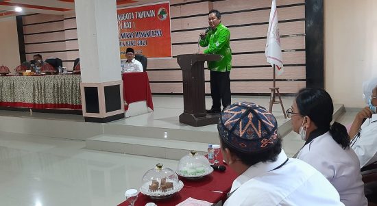 Kepala Dinas Perdagangan Koperasi Perindustrian (Disdagkoprin) UKM Kabupaten Luwu Timur, Senfry Oktavianus membuka secara resmi Rapat Anggota Tahunan (RAT) Koperasi Pegawai Negeri (KPN) Karya Mekar Tahun Buku 2021, bertempat di Hotel Sikumbang Tomoni, Sabtu (19/03/2022).