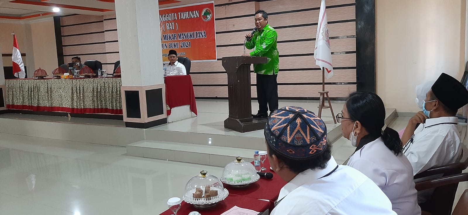 Kepala Dinas Perdagangan Koperasi Perindustrian (Disdagkoprin) UKM Kabupaten Luwu Timur, Senfry Oktavianus membuka secara resmi Rapat Anggota Tahunan (RAT) Koperasi Pegawai Negeri (KPN) Karya Mekar Tahun Buku 2021, bertempat di Hotel Sikumbang Tomoni, Sabtu (19/03/2022).