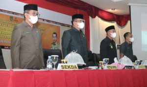 Ketua DPRD Luwu Timur, Aripin menghadiri kegiatan pengangkatan PNS formasi 2019, CPNS formasi 2021 dan Penyerahan SK Kenaikan Pangkat Periode April Tahun 2022 bertempat di Gedung Wanita Simpurusiang Malili, Minggu (20/03/22).