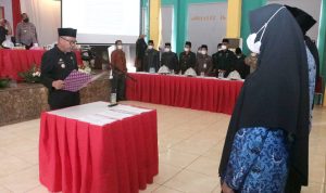 Bupati Luwu Timur, H.Budiman Pengangkatan PNS formasi 2019, CPNS formasi 2021 dan Penyerahan SK Kenaikan Pangkat Periode April Tahun 2022 bertempat di Gedung Wanita Simpurusiang Malili, Minggu (20/03/2022).