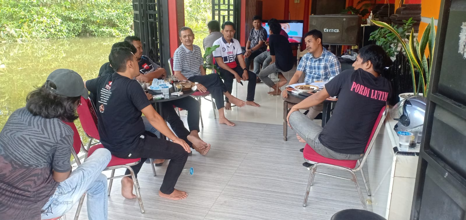 Rapat koordinasi pengurus daerah PORDI Lutim dan pengurus kecamatan dalam rangka membahas Kegiatan liga PORDI 1 yang nantinya diadakan dimulai dari tingkat desa hingga kabupaten, Rakor bertempat di Desa Atue, Malili, Kamis (24/3/22).