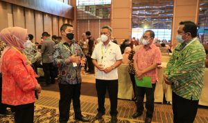 Bupati Luwu Timur, H. Budiman, didampingi Sekretaris Daerah, H. Bahri Suli menghadiri Business Matching Belanja Produk Dalam Negeri yang di selenggarakan di Ballroom Karangasem Grand Hotel Haytt Bali, Kamis (24/03/2022) Pagi.