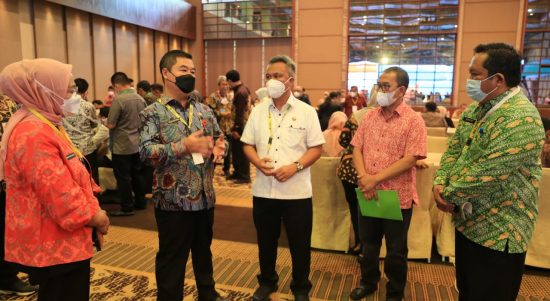 Bupati Luwu Timur, H. Budiman, didampingi Sekretaris Daerah, H. Bahri Suli menghadiri Business Matching Belanja Produk Dalam Negeri yang di selenggarakan di Ballroom Karangasem Grand Hotel Haytt Bali, Kamis (24/03/2022) Pagi.