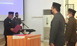 Gerbong mutasi kembali bergulir di Jajaran Pemerintah Kabupaten Luwu Timur. Sedikitnya 3 Pejabat Pimpinan Tinggi Pratama dan 2 Pejabat Administrator dilantik dan diambil sumpahnya oleh Bupati Luwu Timur, H. Budiman di Aula Rumah Jabatan Bupati, Jumat (25/03/2022).