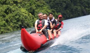 Memanfaatkan akhir pekan, Bupati Luwu Timur, H. Budiman temu alumni dengan beberapa teman kuliahnya dahulu saat menimba ilmu di Institut Keguruan Ilmu Pendidikan (IKIP) yang saat ini bernama Universitas Negeri Makassar (UNM).