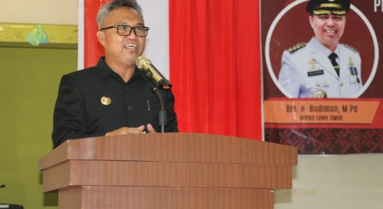 Bupati Luwu Timur (Lutim), H. Budiman didampingi Komisi I DPRD Lutim, Made Sariana membuka secara resmi Seminar Sejarah Lokal dengan tema “Bersama Menguatkan Legacy melalui Transportasi Akses Data dan Informasi Sejarah di Lutim" yang diselenggarakan oleh Dinas Pendidikan dan Kebudayaan (Disdikbud) Lutim melalui Bidang Kebudayaan Disdikbud, di Gedung Wanita Simpurusiang, Senin (28/03/2022).