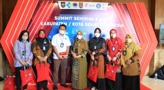 Summit Kota Sehat 2022 periode kelima ini mengambil tema "Healthy Cities for All" dengan melibatkan perwakilan Kementerian/Lembaga. Summit Kota Sehat 2022 juga melibatkan 34 Provinsi dan 514 Kabupaten/Kota, baik dari Pemerintahan maupun Forum Provinsi/Kabupaten/Kota Sehat se-Indonesia Di Patra Hotel Semarang, Senin (28/03/2022).