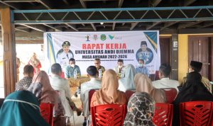 Bupati Luwu Timur, H. Budiman, memaparkan arah kebijakan Kabupaten Luwu Timur dalam mendukung pembangunan dan pendidikan pada Rapat Kerja Universitas Andi Djemma Palopo Masa Amanah 2022-2026 dengan tema “Optimalisasi Kapabilitas Universitas Andi Djemma Menuju Universitas yang Unggul dan Terkemuka” di Sorowako, Selasa (29/03/2022).
