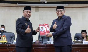 Bupati Luwu Timur (Lutim), H. Budiman menghadiri Rapat Paripurna dengan agenda penyampaian dan penyerahan Laporan Keterangan Pertanggungjawaban (LKPJ) Bupati Lutim Tahun Anggaran 2021 kepada DPRD, sekaligus dilakukan penetapan pansus, di Ruang Sidang DPRD Lutim, Selasa (29/03/2022).